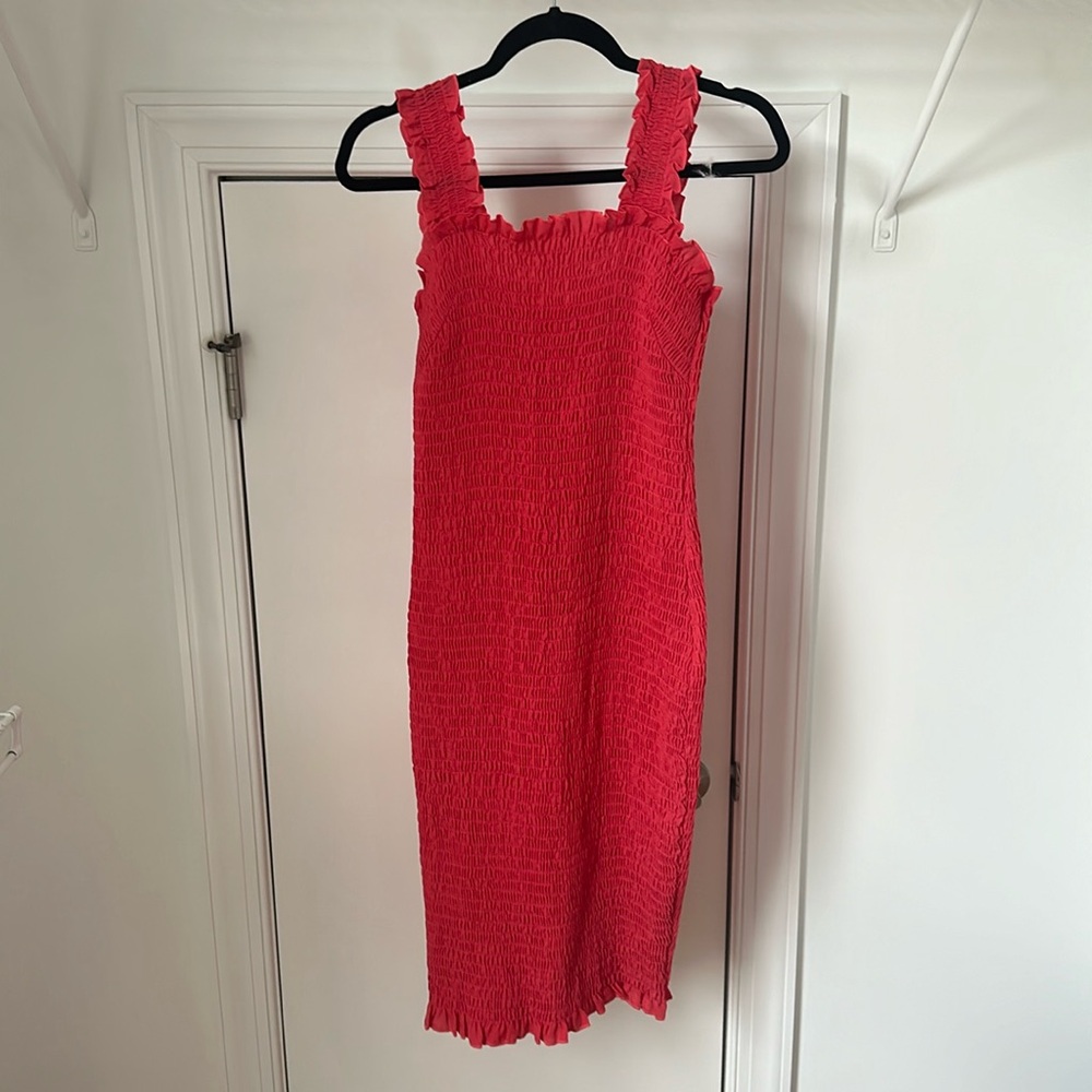Coral body con dress with cinched detailing. Size S/M. Never worn.